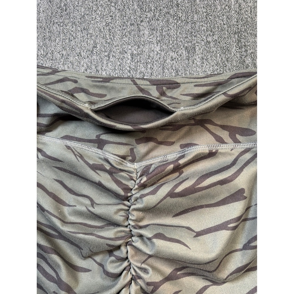 LiveSore Tiger Stripe Camo Scrunch Butt Booty Shorts gray Medium - Picture 5 of 6